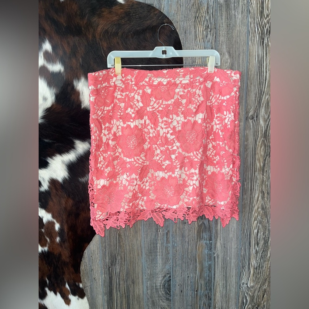 LOFT size 16 nwot coral pink crochet lace mini skirt with cream undertone
